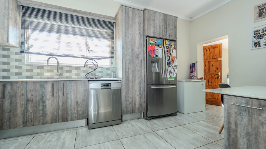 4 Bedroom Property for Sale in De Oude Spruit Western Cape